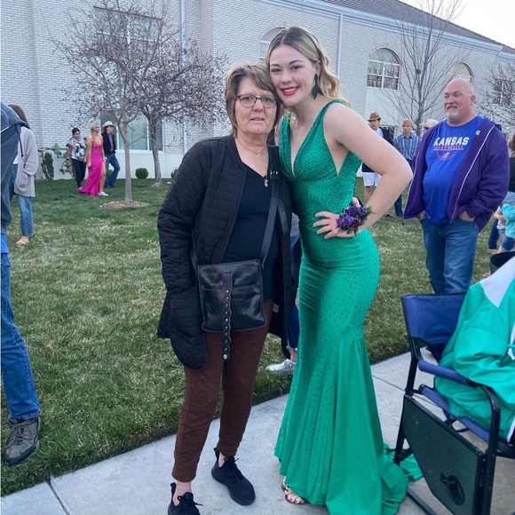 Prom dress - Picture 1 of 5